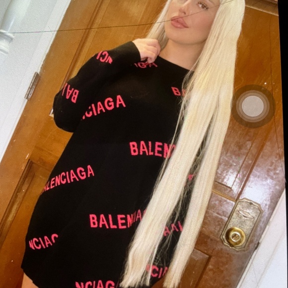 Beautiful sweater size large. If small like a dress - Picture 4 of 4